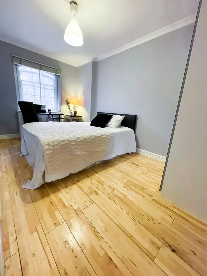 Room Saint Michael's Street in City of Westminster