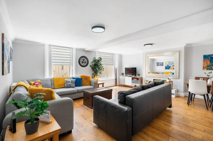 Flat Adelaide Crescent in Hove