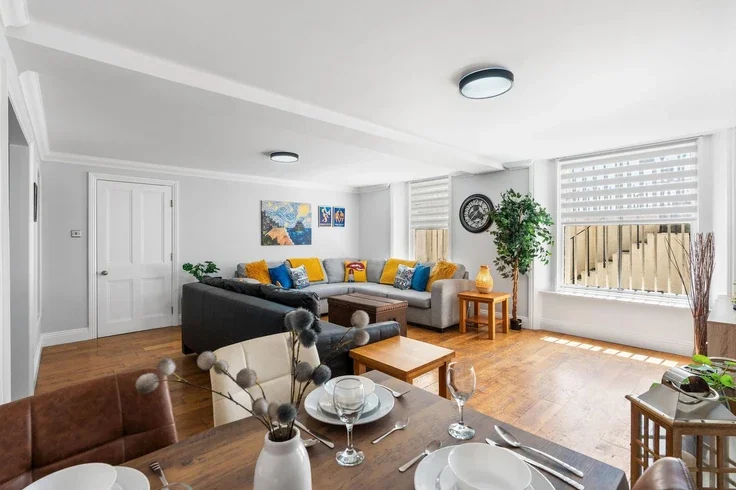 Flat Adelaide Crescent in Hove