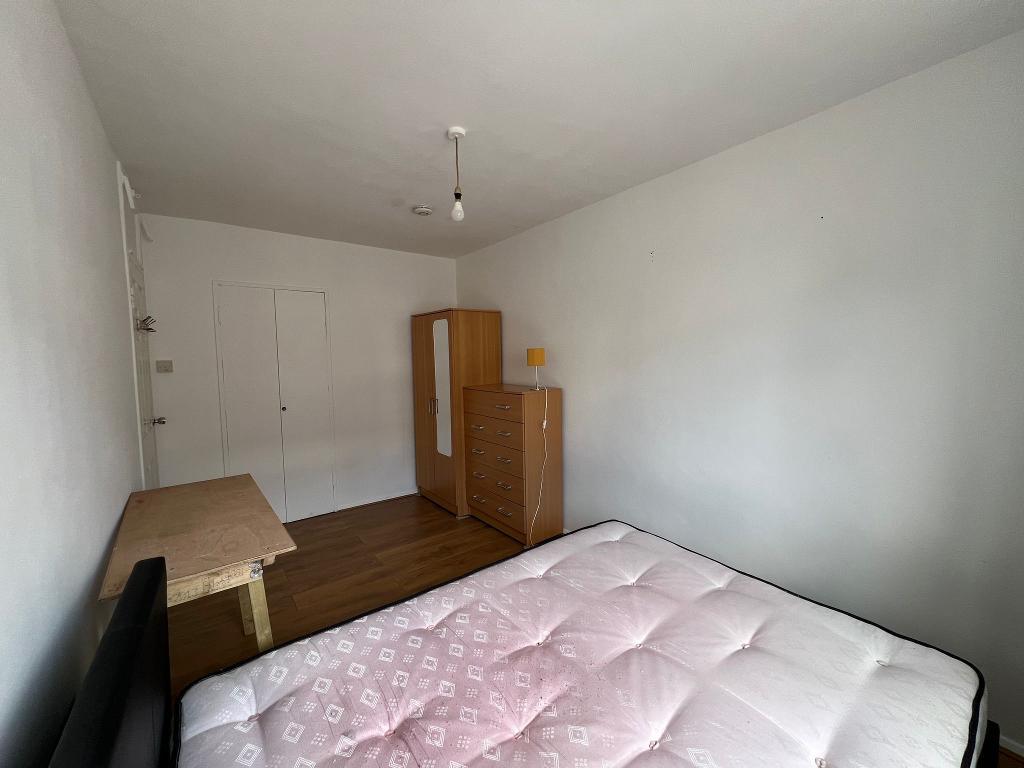 Room Beech Avenue in Greater London