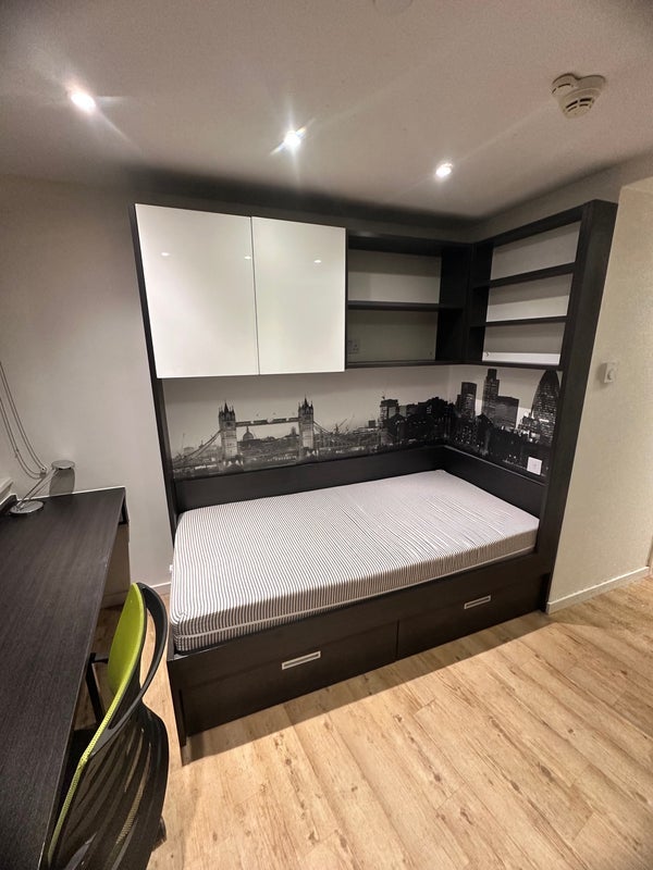 Room Westminster Bridge Road in Greater London