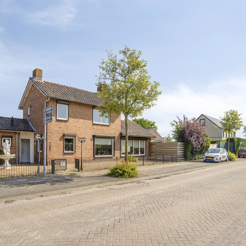 Huis Woestijnestraat 1 in Clinge