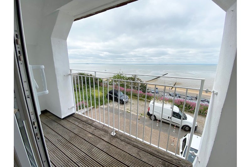 Flat Milton Avenue in Southend-on-Sea