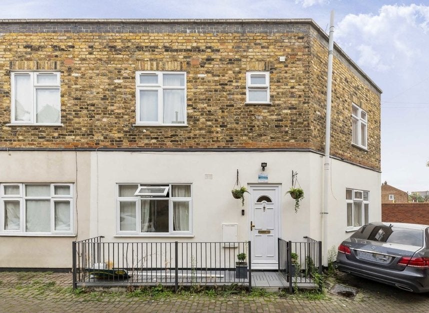 House Gladstone Mews in Greater London