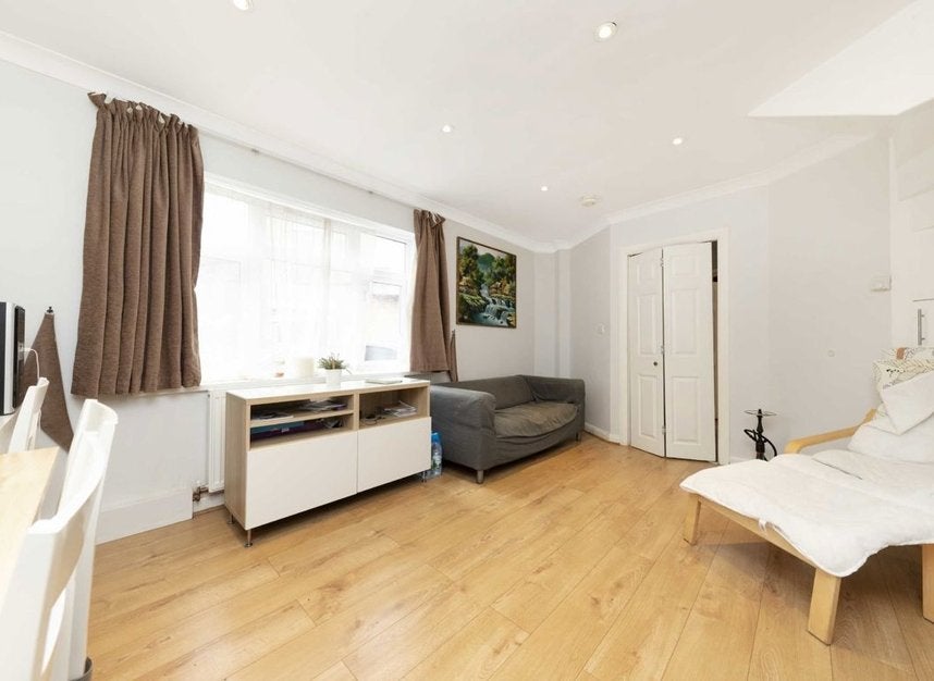 House Gladstone Mews in Greater London