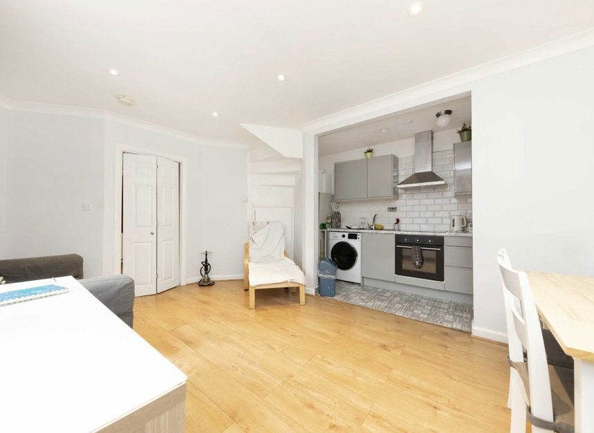 House Gladstone Mews in Greater London