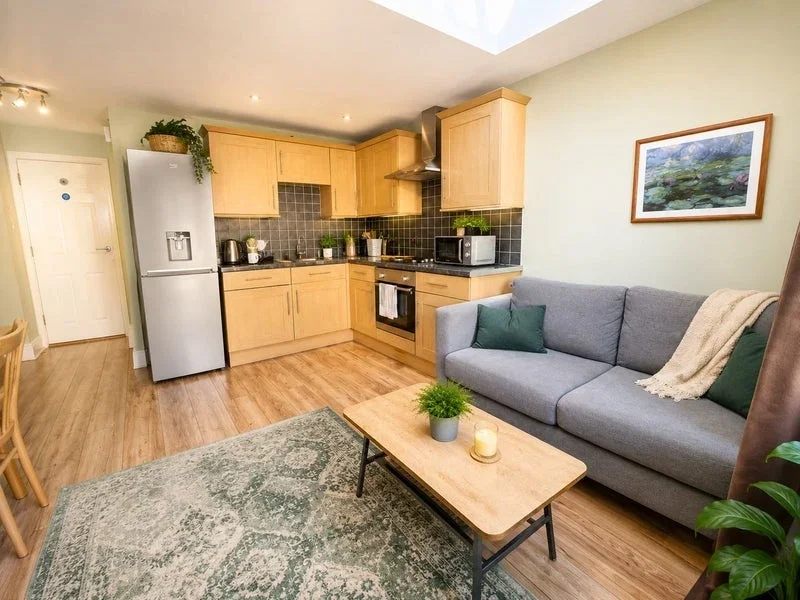 Room Willis Road in Greater London