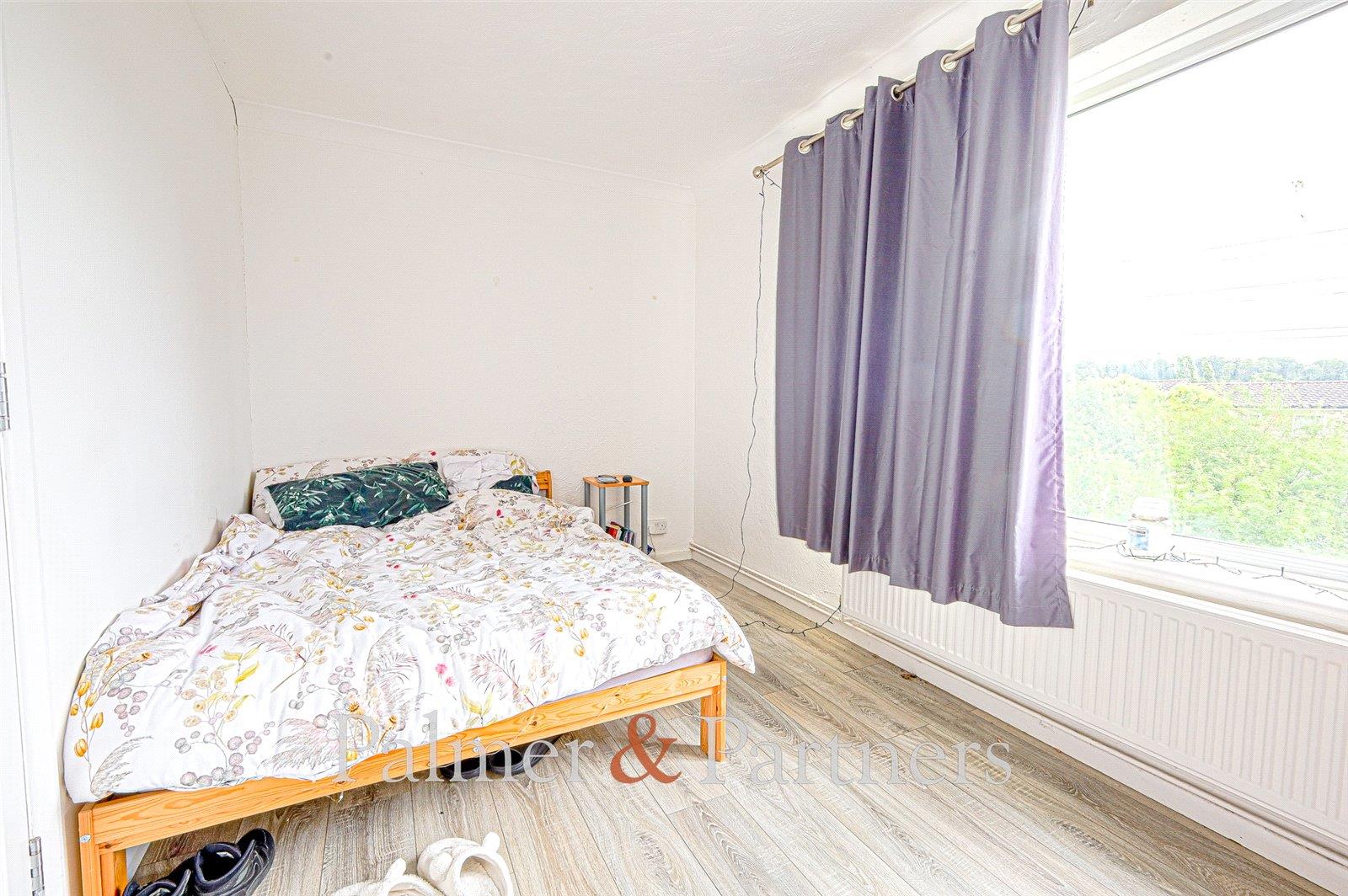 Flat Wheeler Close in Colchester