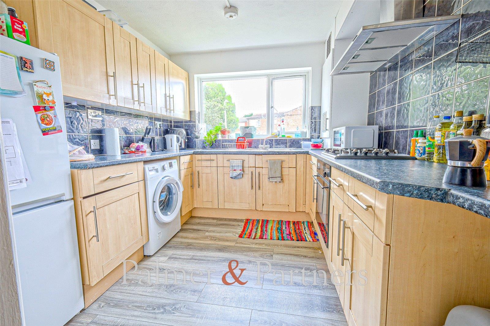 Flat Wheeler Close in Colchester