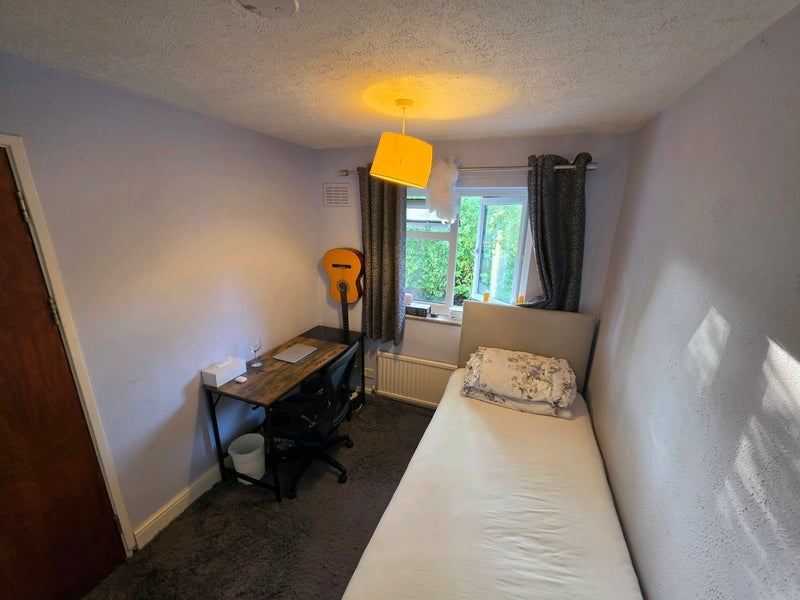 Room Friars Rookery in Crawley