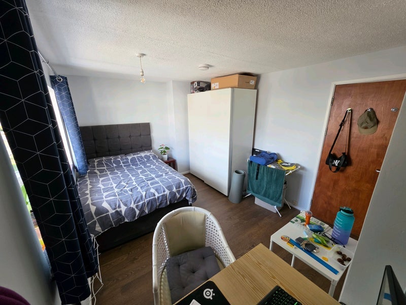Room Friars Rookery in Crawley