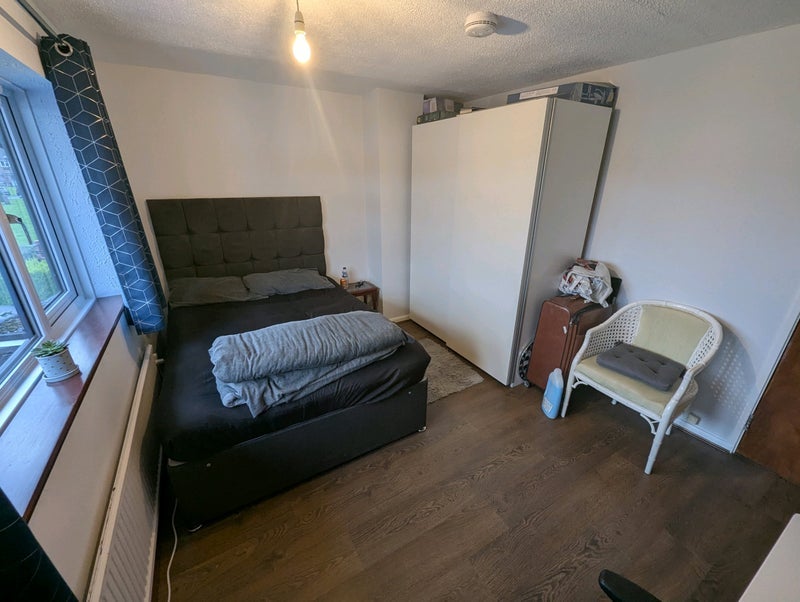 Room Friars Rookery in Crawley