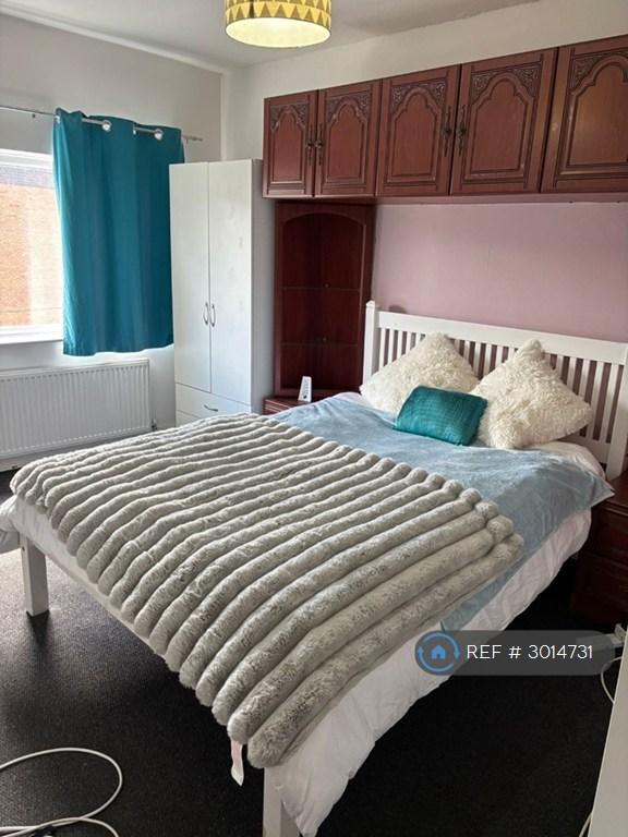Room Whitchurch Avenue in Greater London