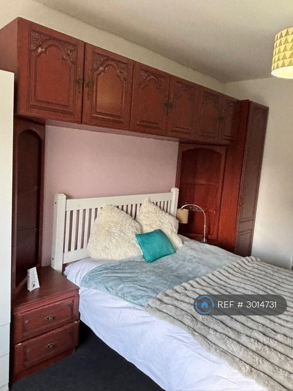 Room Whitchurch Avenue in Greater London