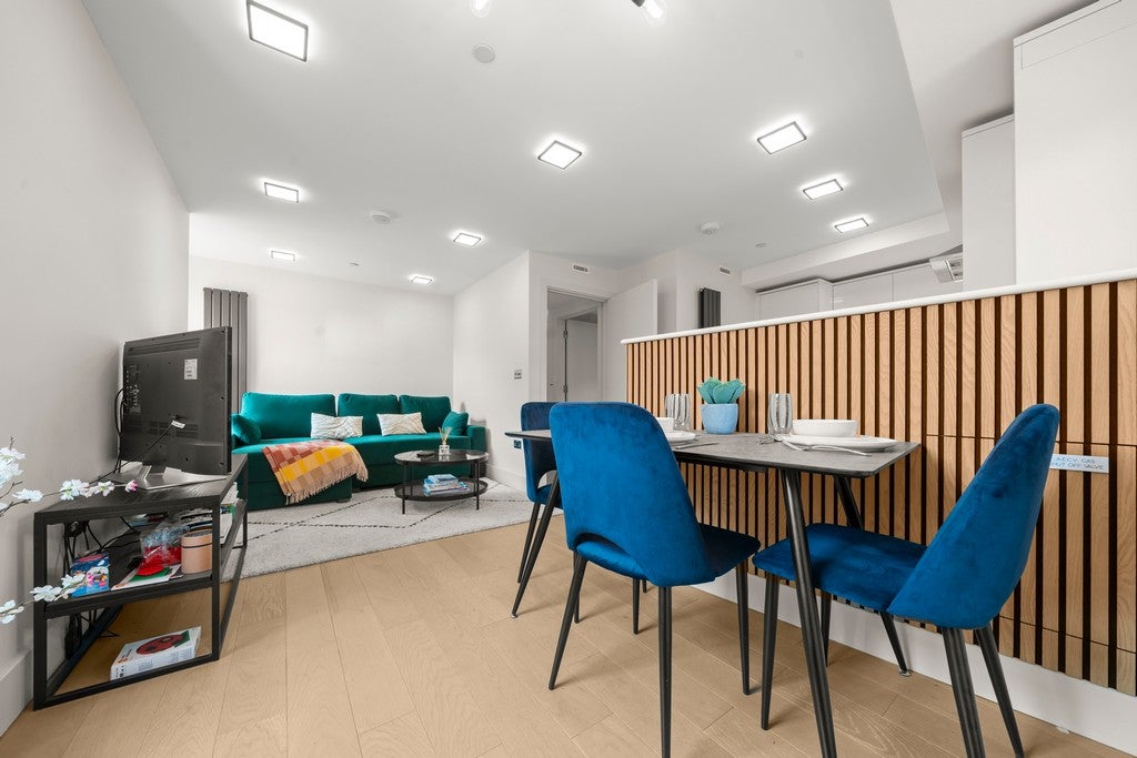 Flat Leather Lane in Greater London
