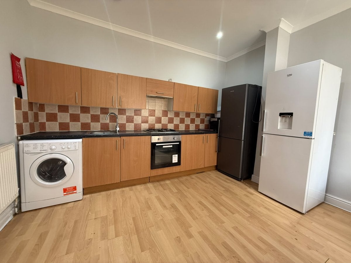 Flat Knowle Terrace in Leeds