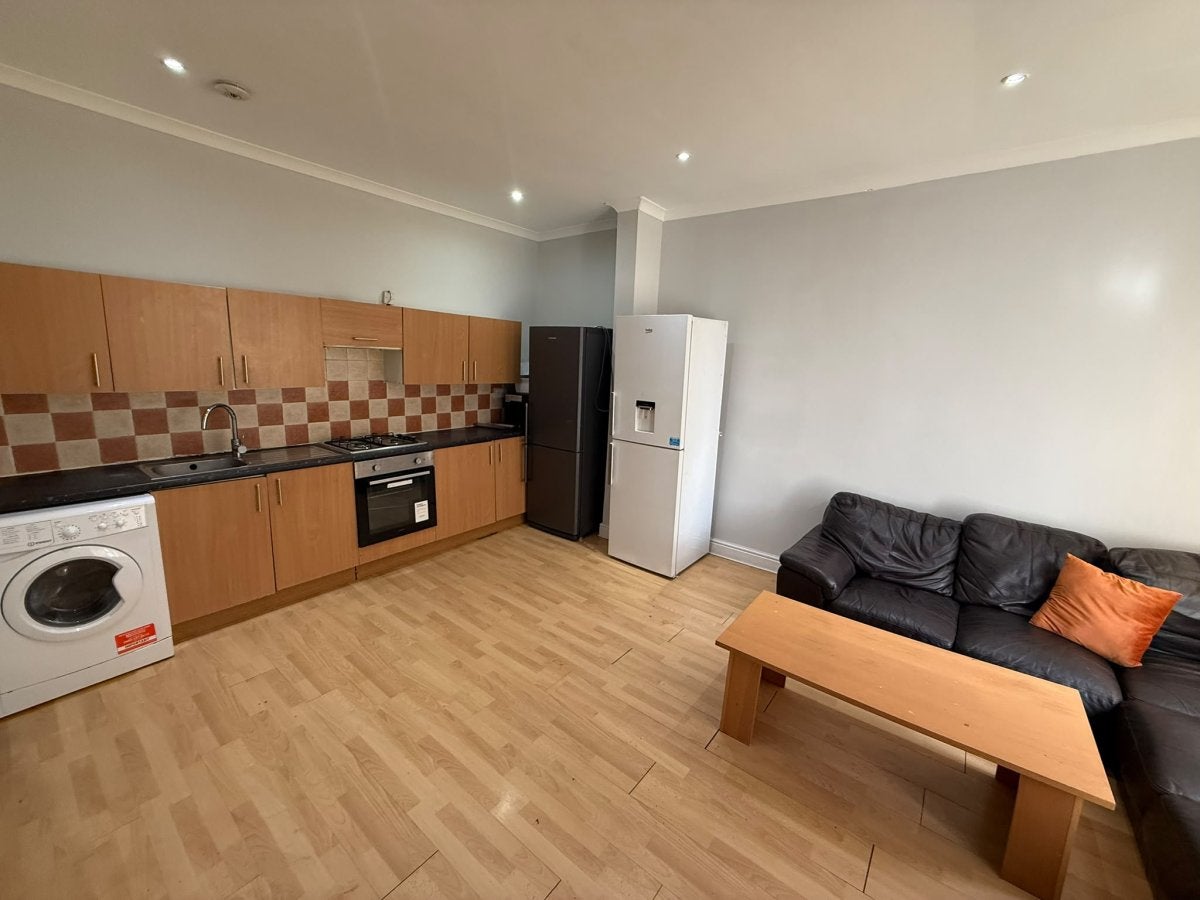 Flat Knowle Terrace in Leeds