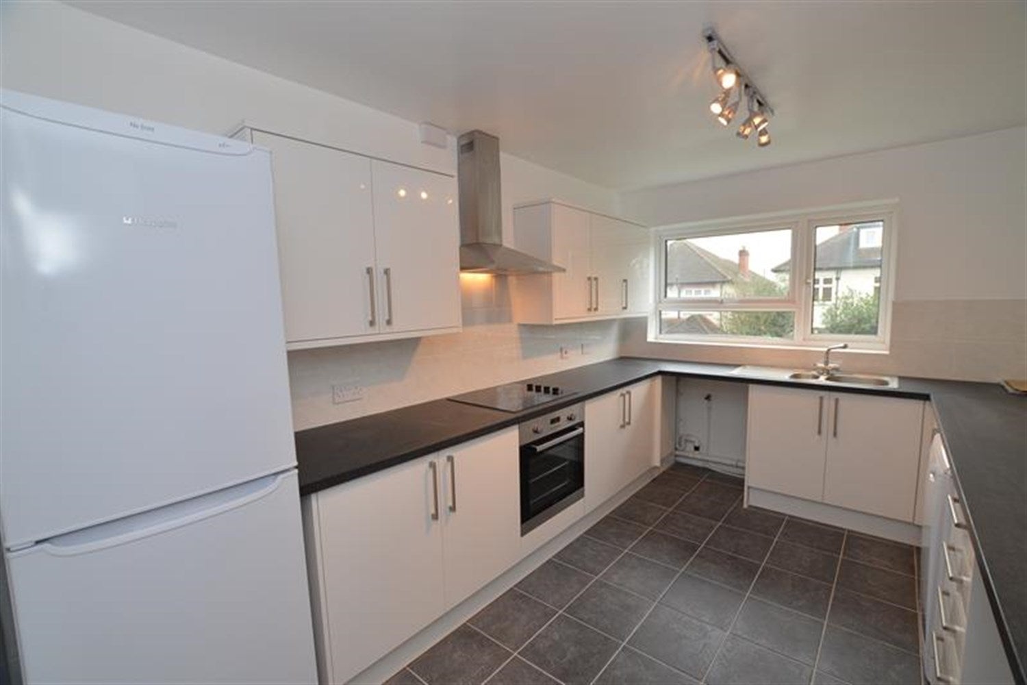 Flat Glengall Road in Greater London