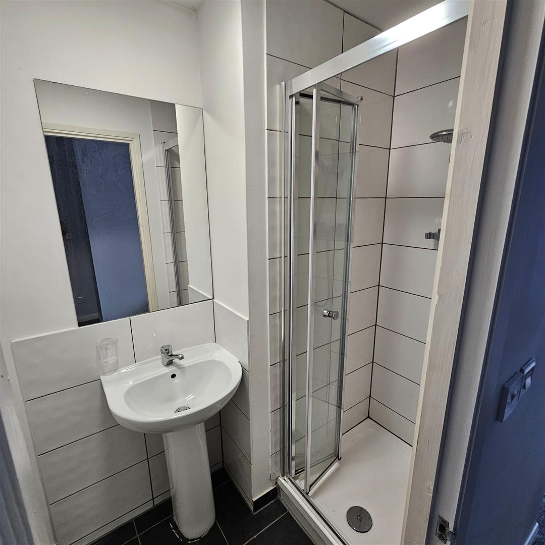 Room Alexandra Road in Torquay