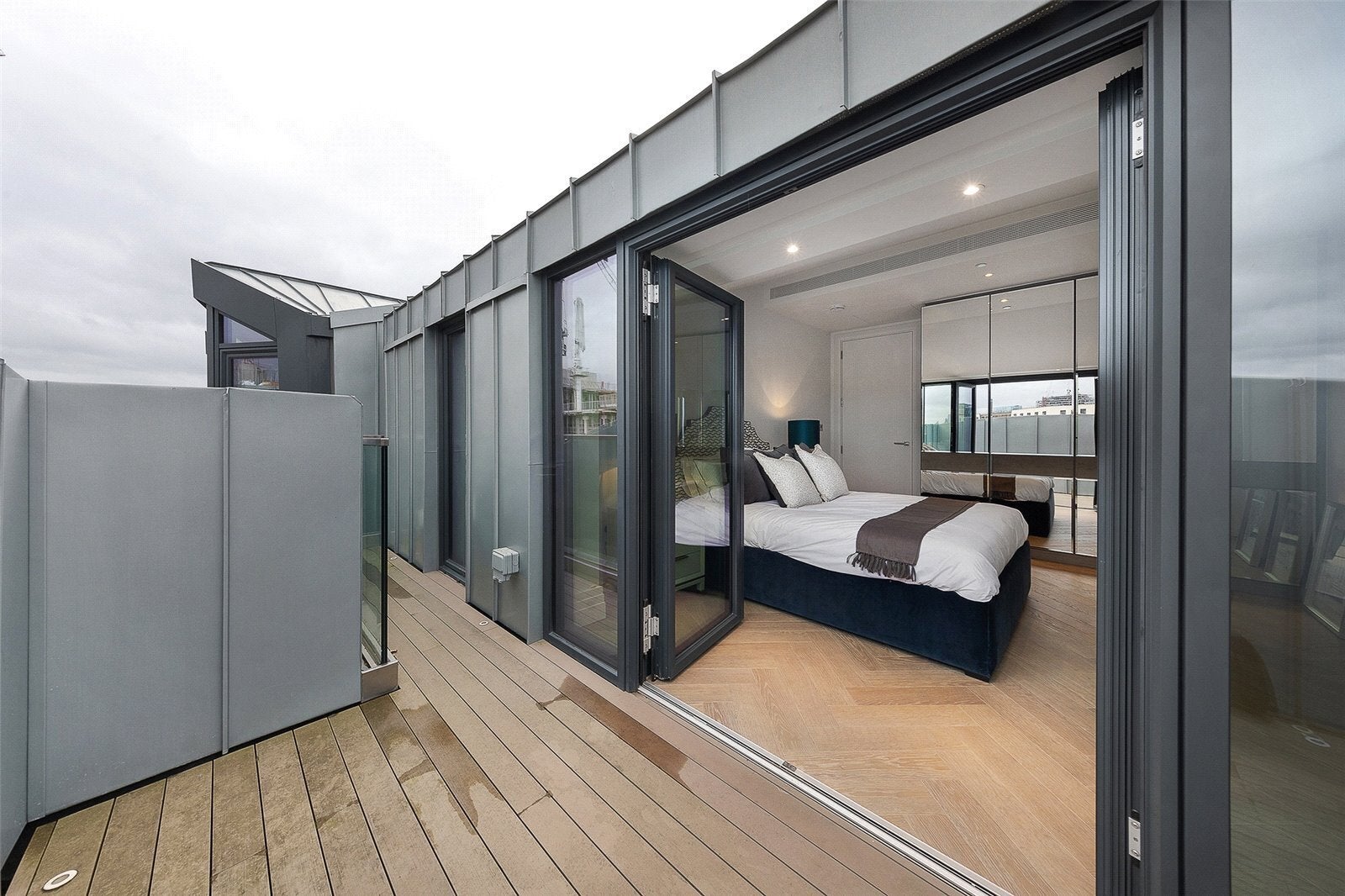 Flat Kensington Gardens Square in City of Westminster