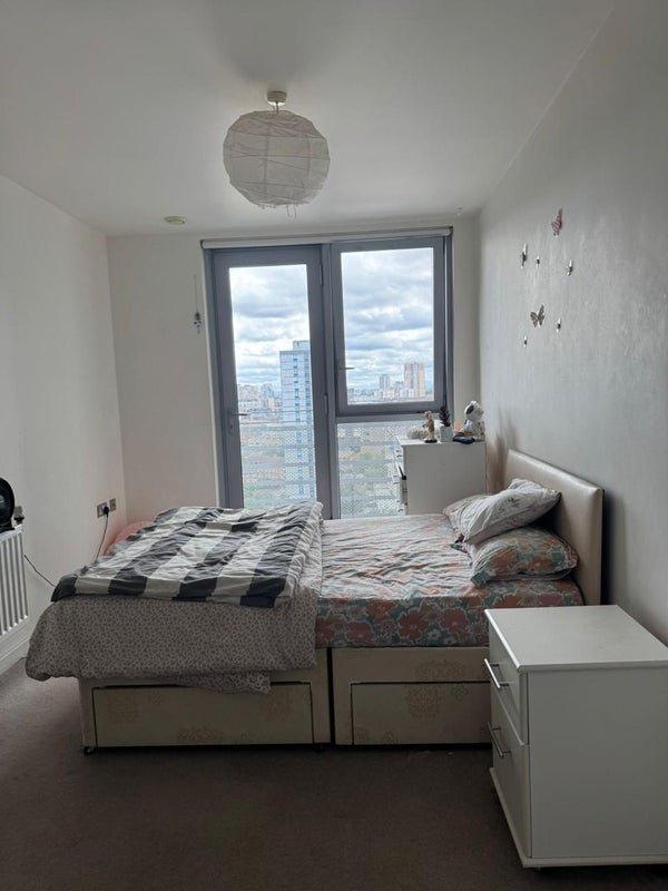 Room High Street in Greater London