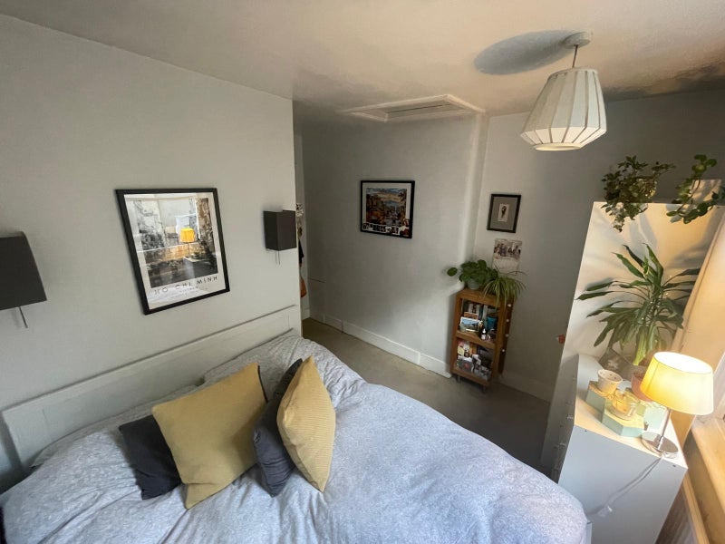 Room Mossbury Road in Greater London
