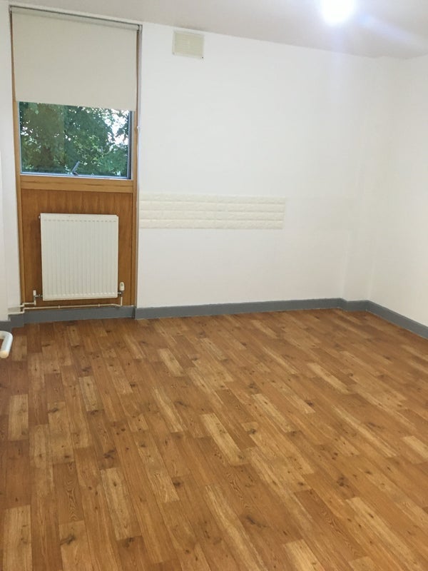 Room Comber Grove in Greater London