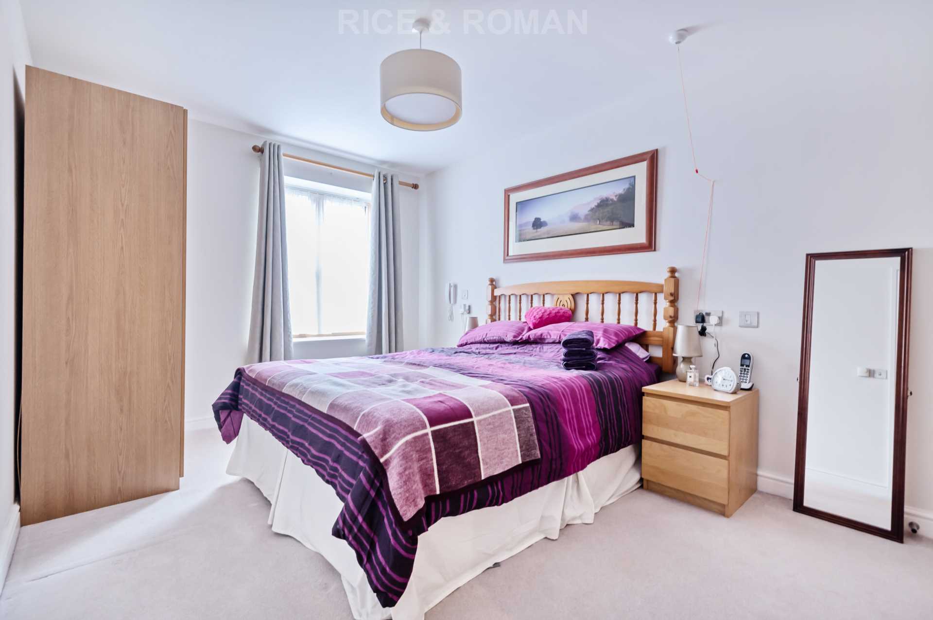 Flat Oatlands Drive in Elmbridge