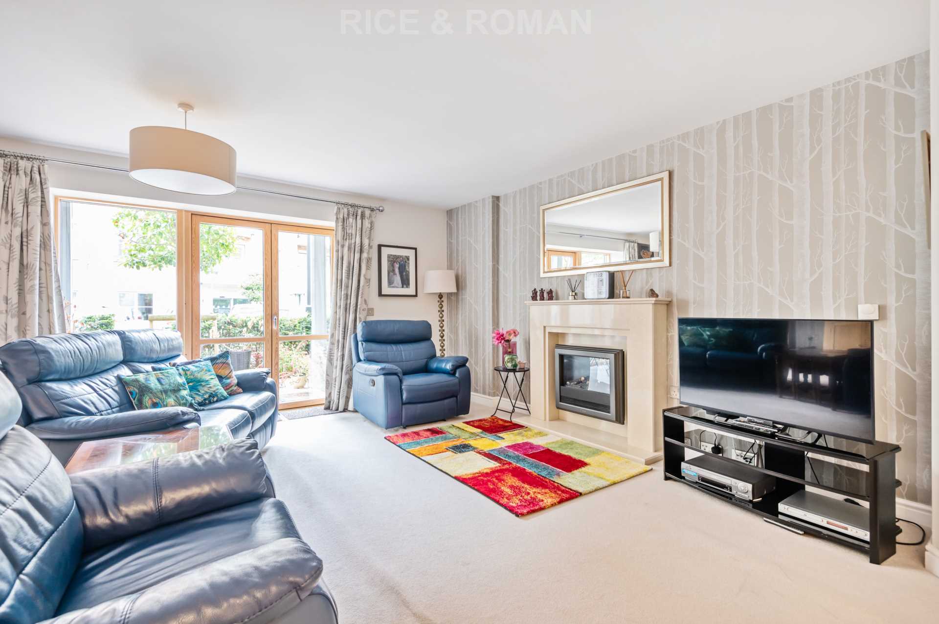 Flat Oatlands Drive in Elmbridge
