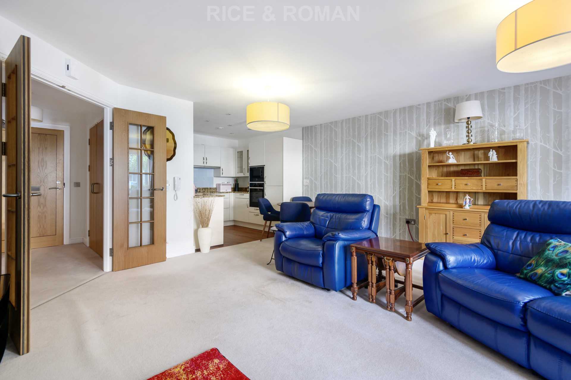 Flat Oatlands Drive in Elmbridge