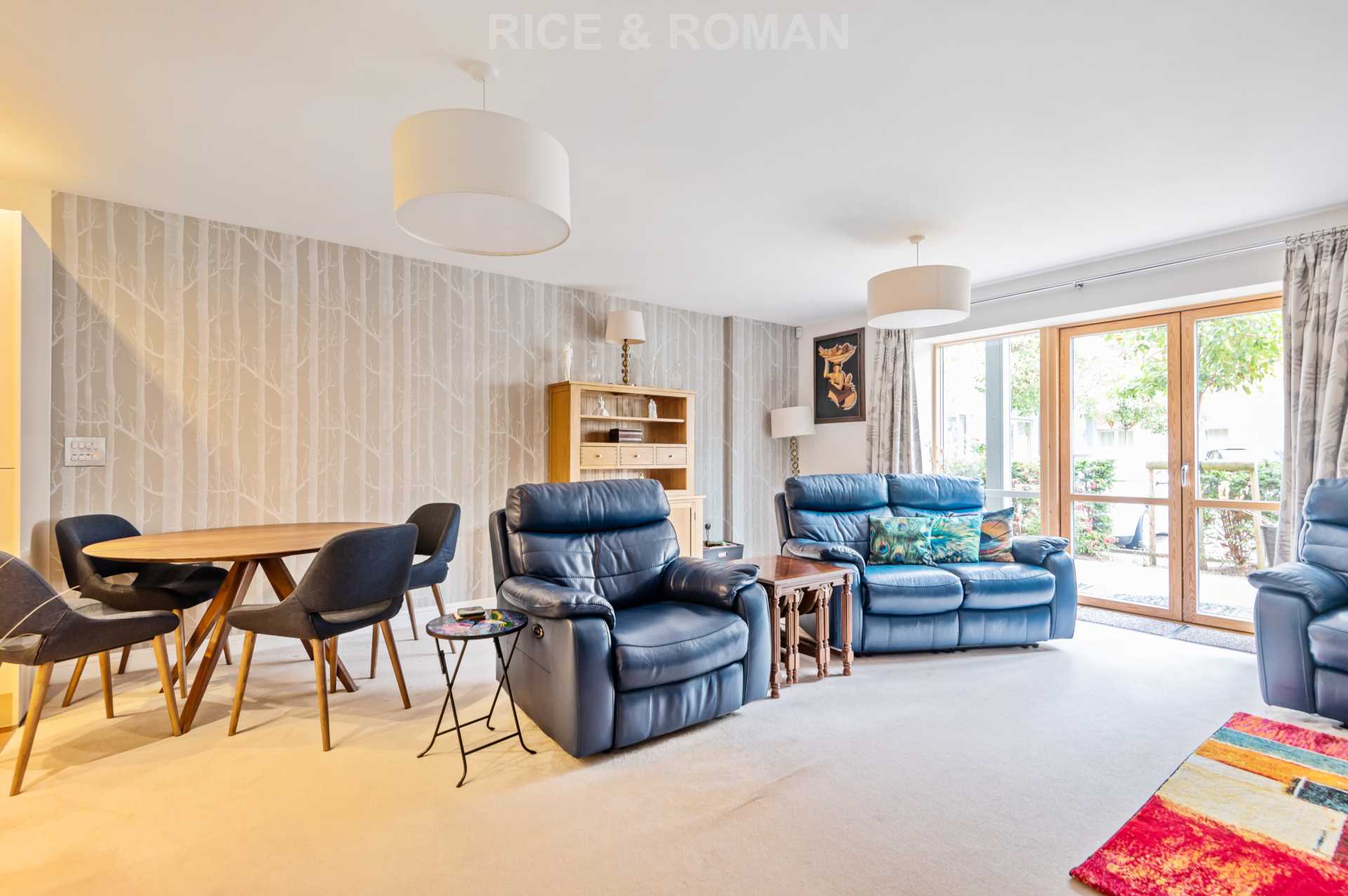 Flat Oatlands Drive in Elmbridge