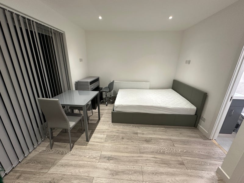 Room Wolseley Road in Greater London