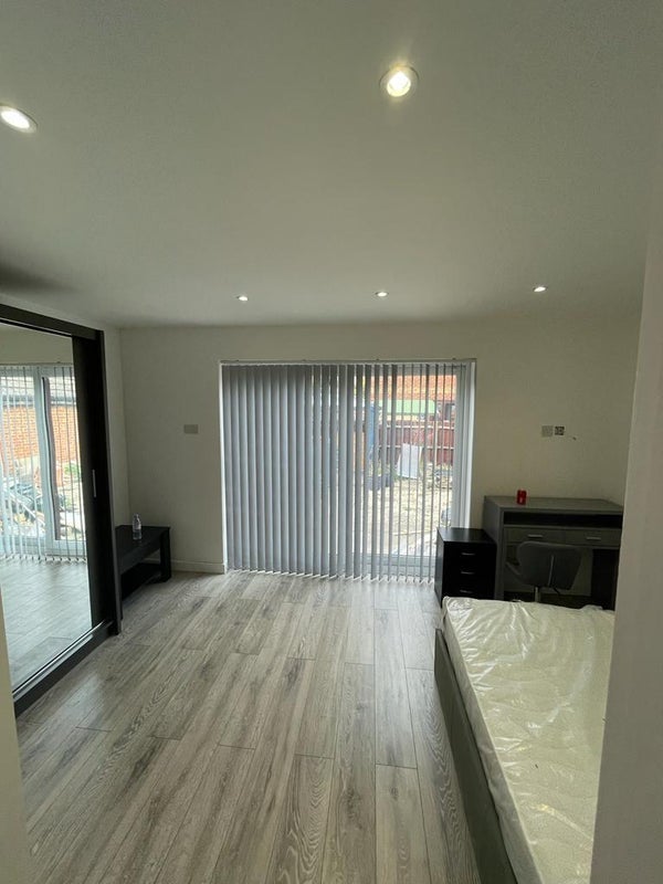 Room Wolseley Road in Greater London