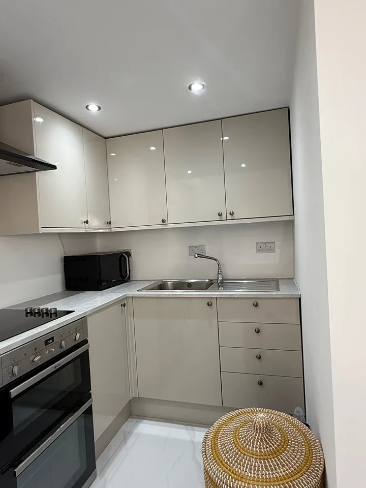 Room Windermere Avenue in Greater London