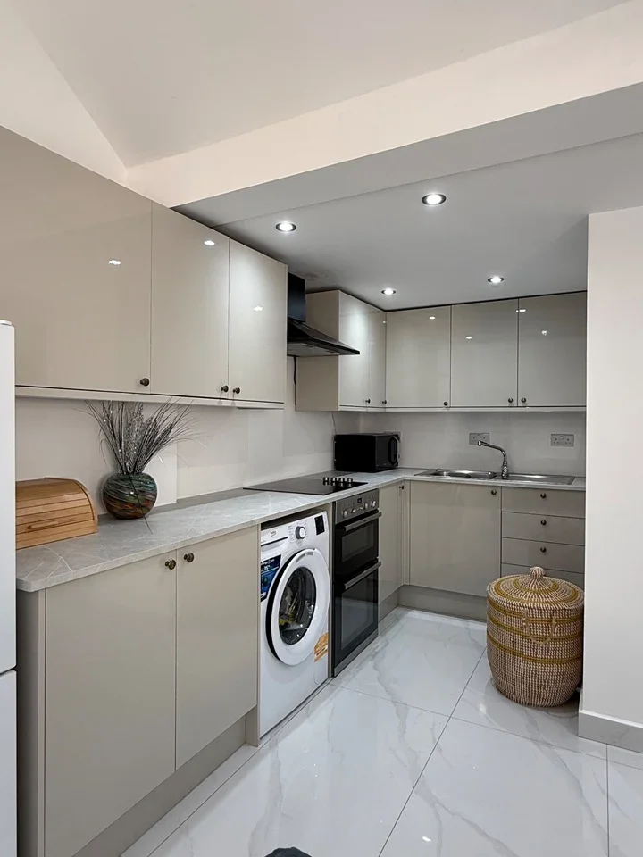 Room Windermere Avenue in Greater London