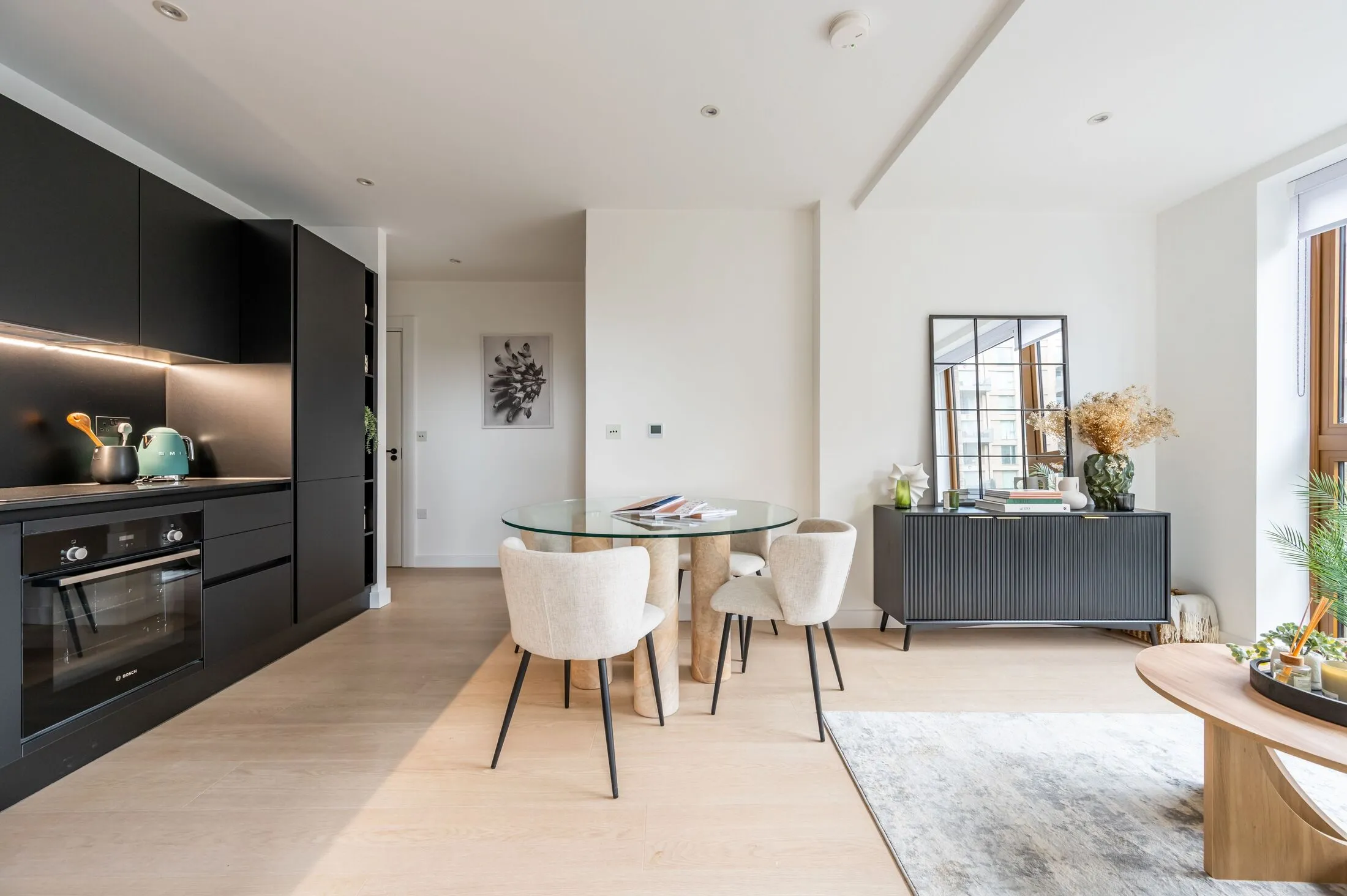 Flat Dod Street in Greater London