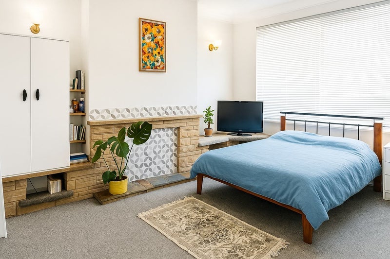 Room Back Osmondthorpe Lane in Leeds