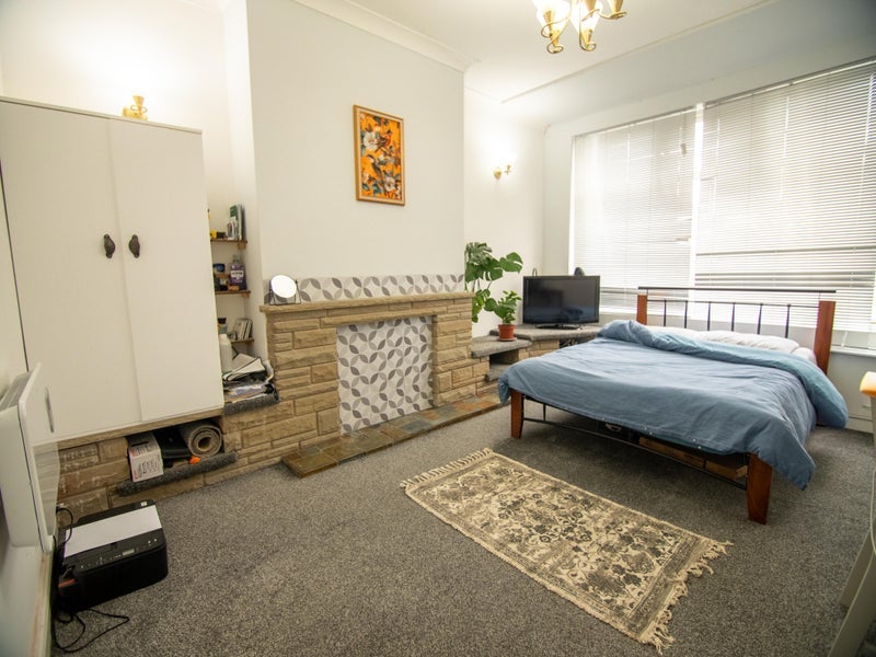 Room Back Osmondthorpe Lane in Leeds