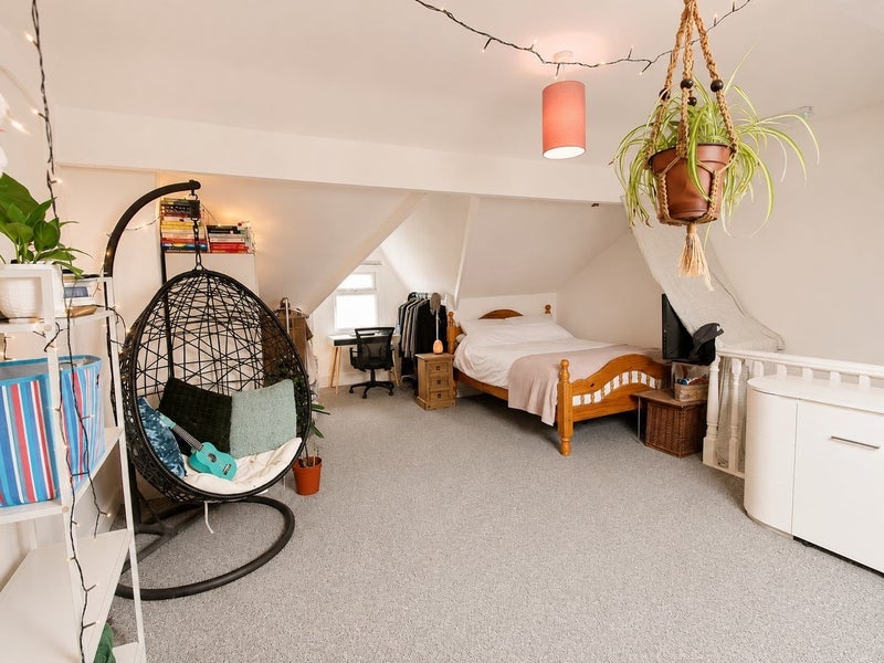 Room Back Osmondthorpe Lane in Leeds
