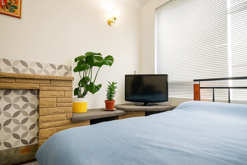 Room Back Osmondthorpe Lane in Leeds