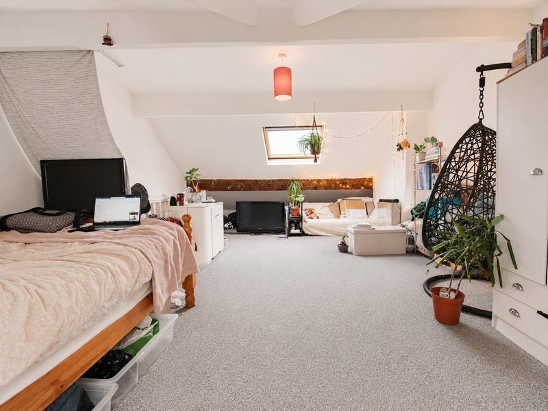 Room Back Osmondthorpe Lane in Leeds