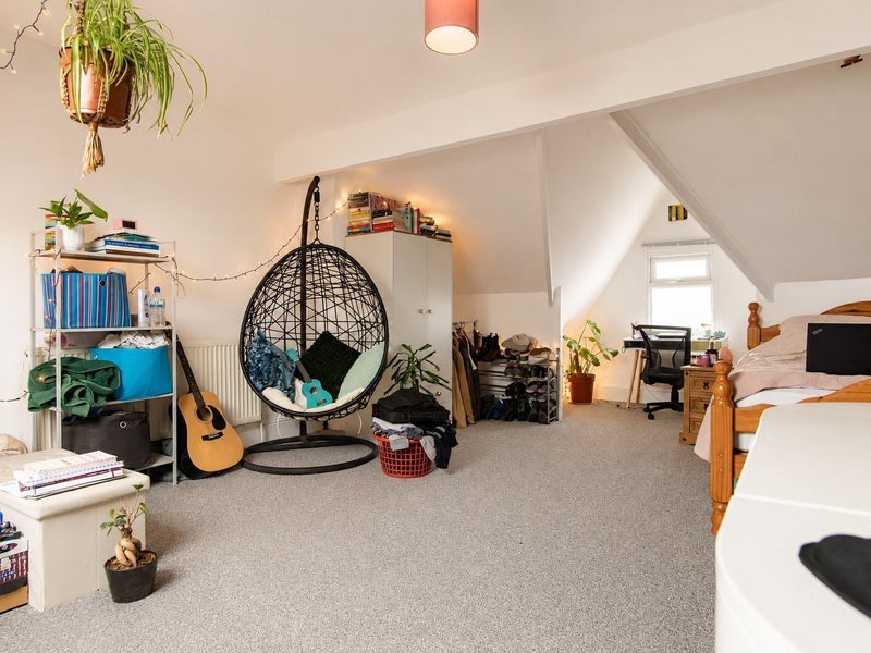 Room Back Osmondthorpe Lane in Leeds