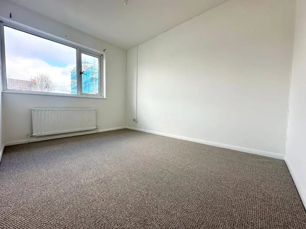 House Midhurst Avenue in Greater London