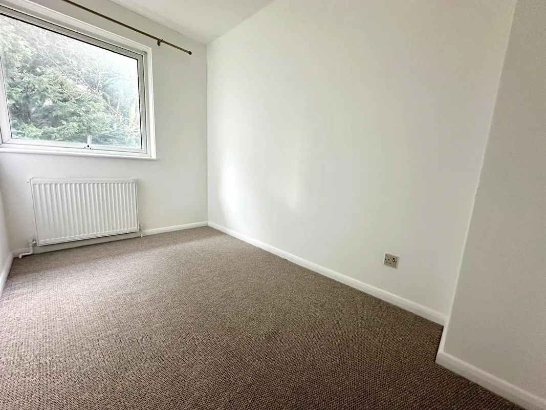 House Midhurst Avenue in Greater London