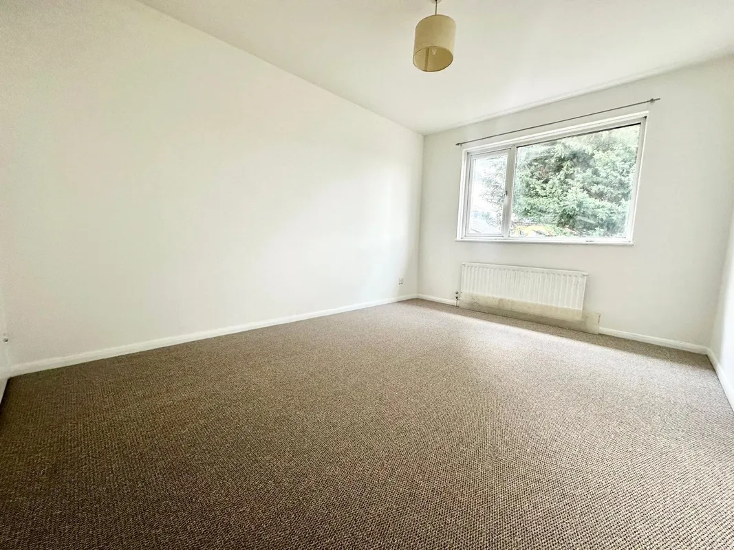 House Midhurst Avenue in Greater London