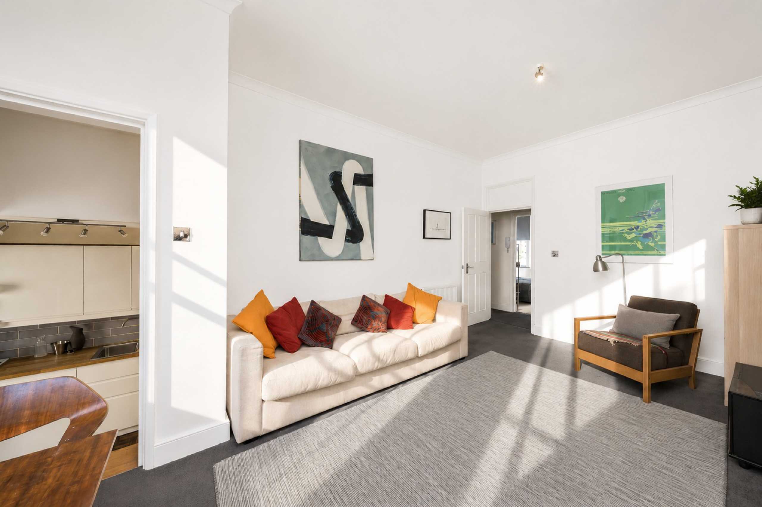 Flat Chesterton Road in Greater London