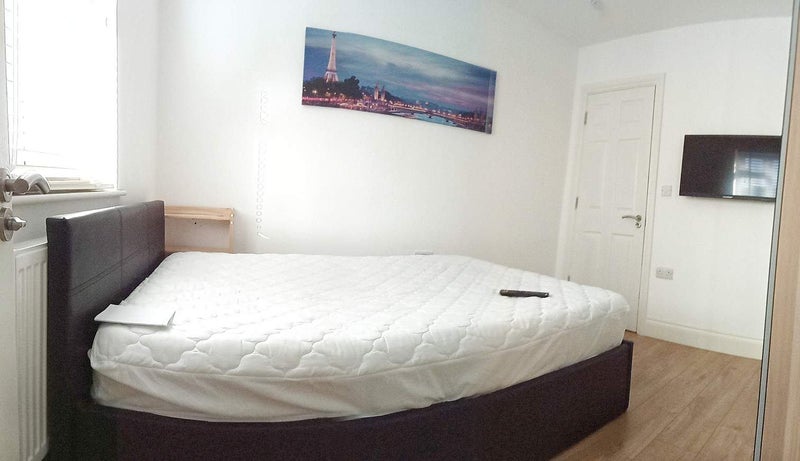 Room McLeod Road in Greater London