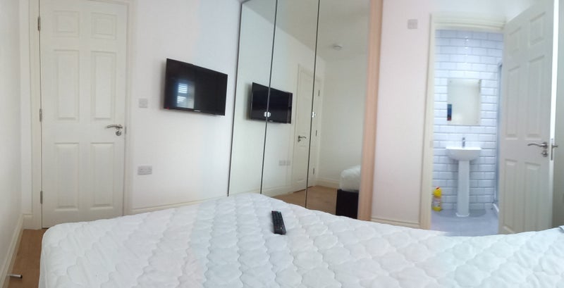 Room McLeod Road in Greater London