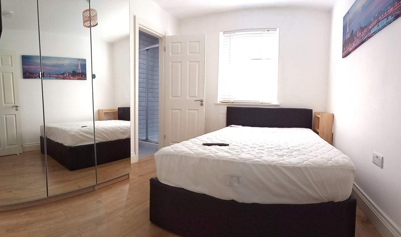 Room McLeod Road in Greater London