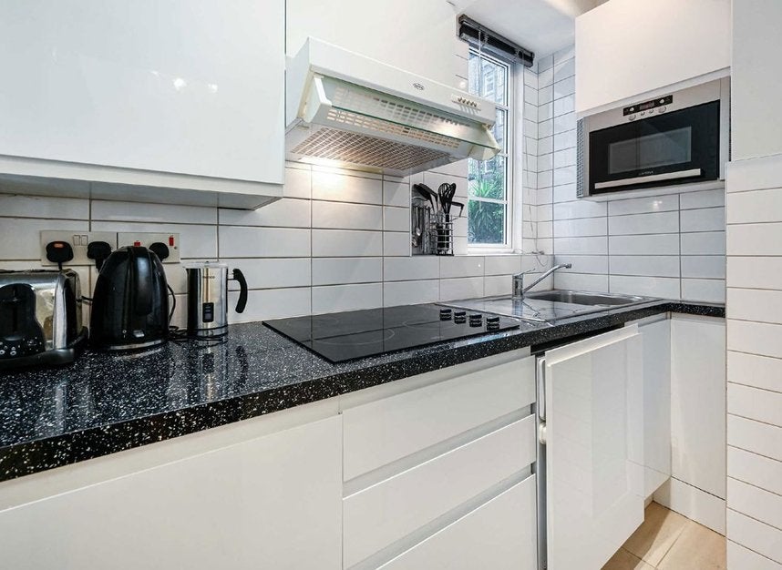 Flat Sloane Avenue in Greater London